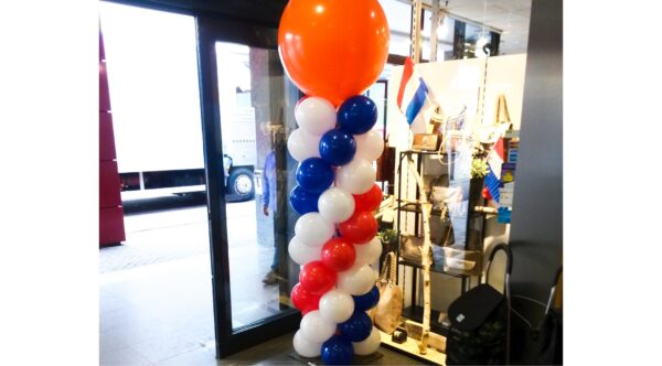 Attractiewinkel Ballonpilaar Large Koningsdag met Topballon