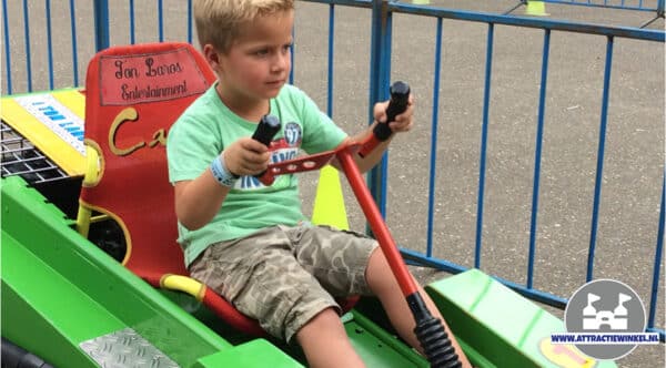 Kinderattractie voor alle kleine Formule 1 Fans. Deze Kartbaan Huren doe je bij Attractiewinkel.nl. Altijd met professionele begeleiding. mobiele kartbaan kan op iedere locatie, karts voor kinderen van alle leeftijden.