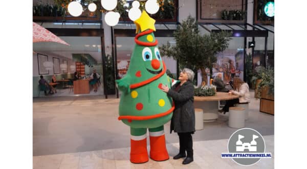 Wandelende Kerstboom Huren - Attractiewinkel.nl