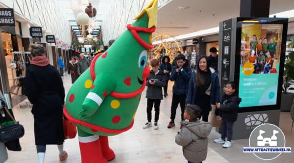 Wandelende Kerstboom Huren - Attractiewinkel.nl