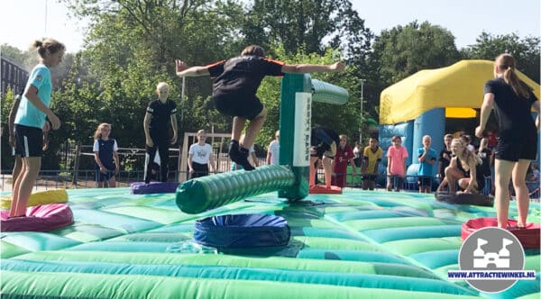 Wilt u een actief en sportief schoolfeest voor uw basisschool of kinderdagverblijf? Bij ons kunt u meer dan enkel attracties huren, wij verzorgen de gehele dag voor u. Interesse? Neem dan contact op met Attractiewinkel.nl