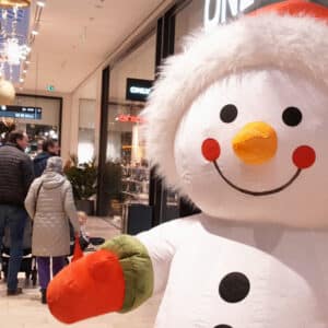 Grappige Wandelende Sneeuwpop Huren - Attractiewinkel.nl